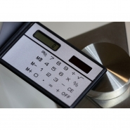 Kalkulator wielko�ci karty kredytowej na bateri� s�oneczn� w etui (V3033-03)
